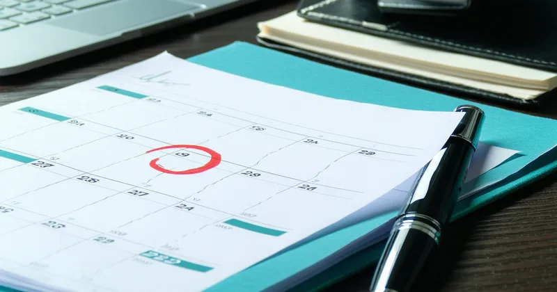 Calendar showing 30-day deadline for SAR filing in financial compliance